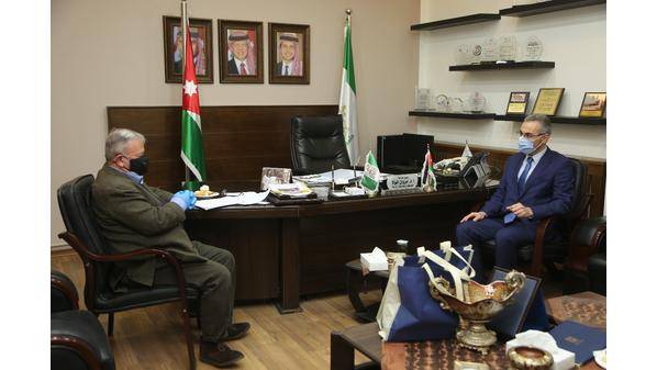 بحث سبل التعاون بين جامعة البترا والسفارة القبرصية