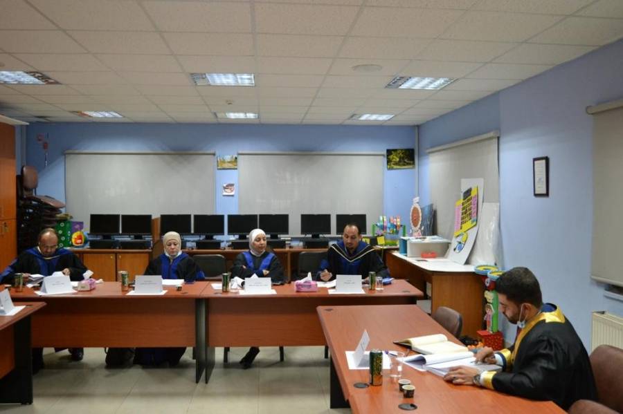 الشاعر يوسف عبد العزيز يحضر مناقشة ماجستير عن شعره بجامعة البترا