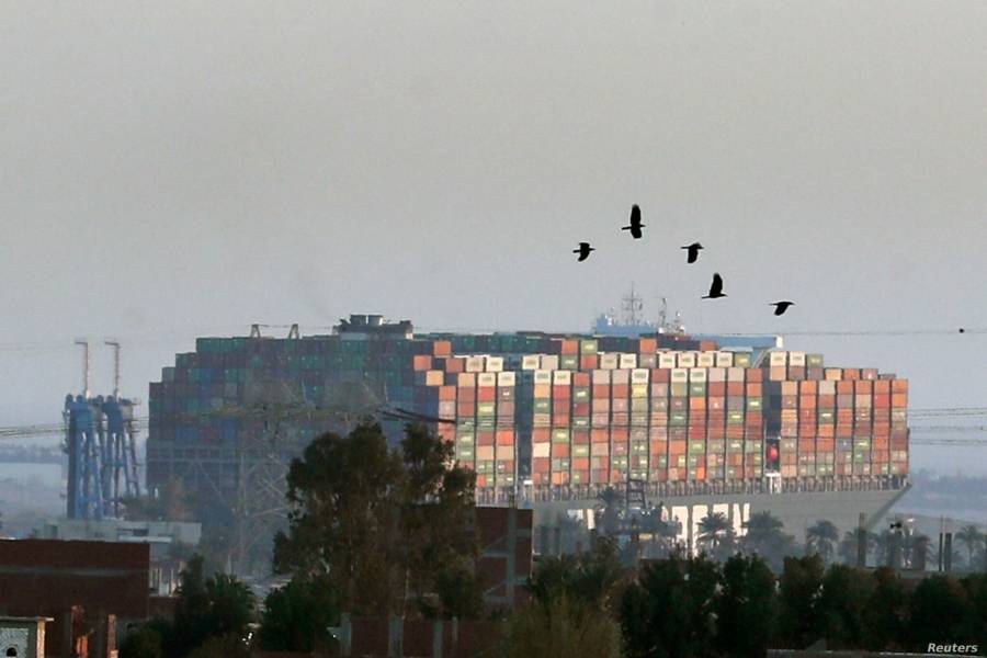 بضائع قد تنقطع من الأسواق بسبب أزمة الناقلة الجانحة.. 