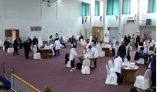 150 طالباً من جامعة البترا الأردنية يتطوعون في مراكز تطعيم وزارة الصحة الأردنية