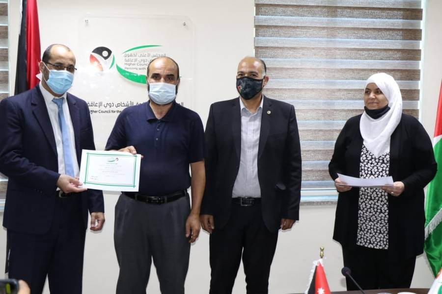 تنظيم حفل تخريج للمشاركين في المستوى الثاني من البرنامج التدريبي في التواصل بلغة الإشارة.