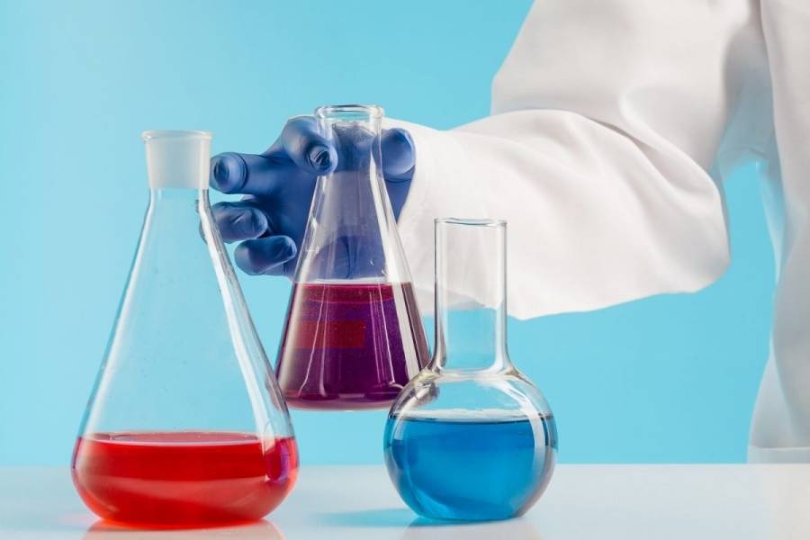 إصابة 4 طالبات في الأردنية باختناق