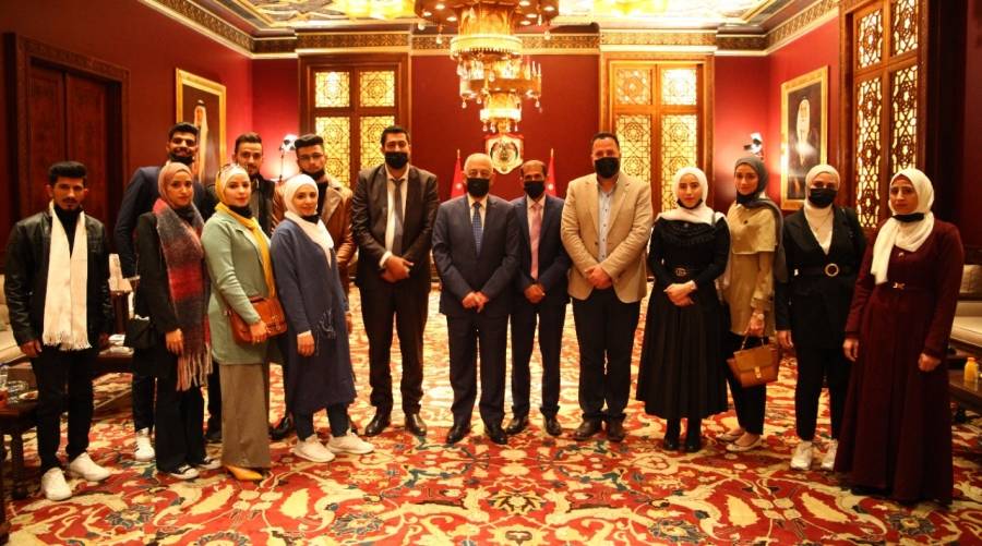 رئيس الديوان الملكي يلتقي وفد من مبادرة "اترك أثر"