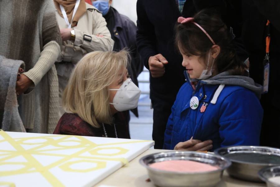 وزيرة الثقافة تفتتح معرض لوحة الأمل