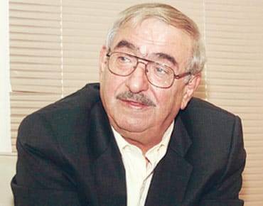 الدكتور أحمد الشناق وأبناؤه ينعون الوزير الأسبق الدكتور محمد الحموري