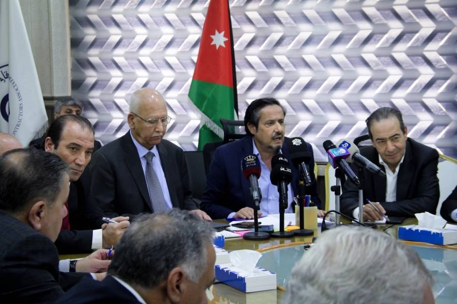 نقيب المقاولين يؤكد التعديل خطوة إلى الوراء وانتكاسة اقتصادية كبيرة"