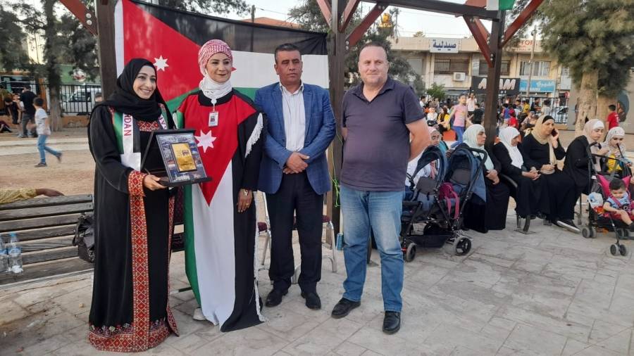 تكريم  هديل الصبيحي سفيرة التراث الأردني بدرع أمانة عمان الكبرى.