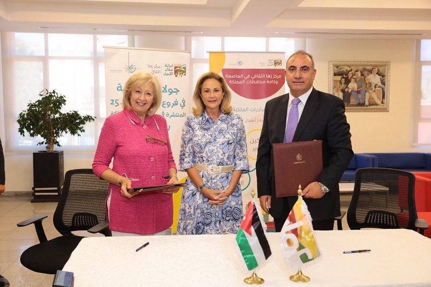 مركز زها الثقافي يوقع اتفاقية تعاون مع وزارة الثقافة