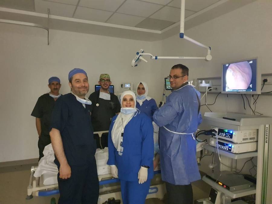 مستشفى السعودي يجري أول عملية جراحية بنجاح باهر 