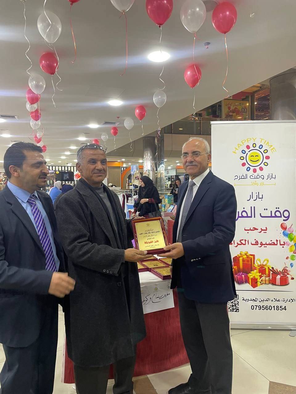 الشاعر فايز الشوابكة يشارك في بازار وقت الفرح بمنتج الربابة الاحترافية 