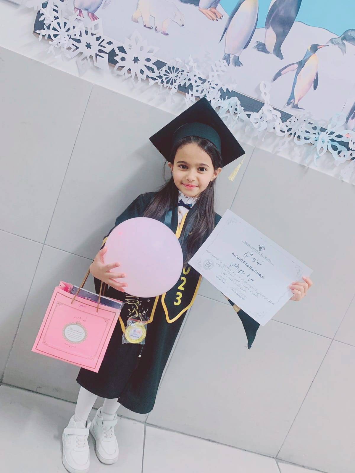  موقع "صوت عمان" يهنئ الطالبة سلمى الخالدي بمناسبة تخرجها من الصف الثاني 