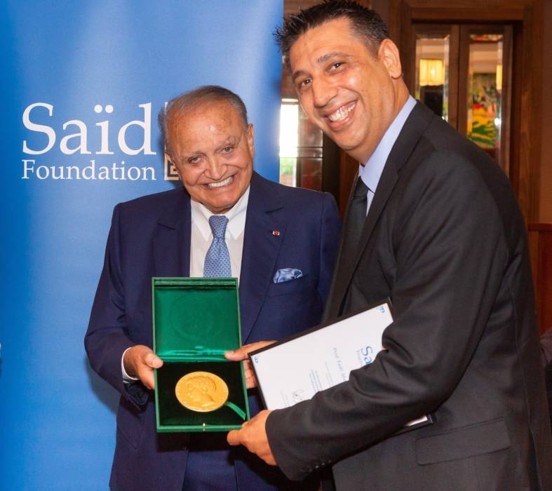 بلعاوي يحصد جائزة عالمية من مؤسسة في بريطانيا