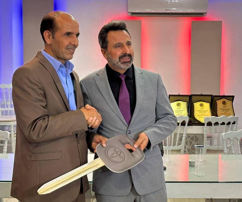 رجل الأعمال إبراهيم الخليف المناصير يهدي نادي مرج الحمام حافلة