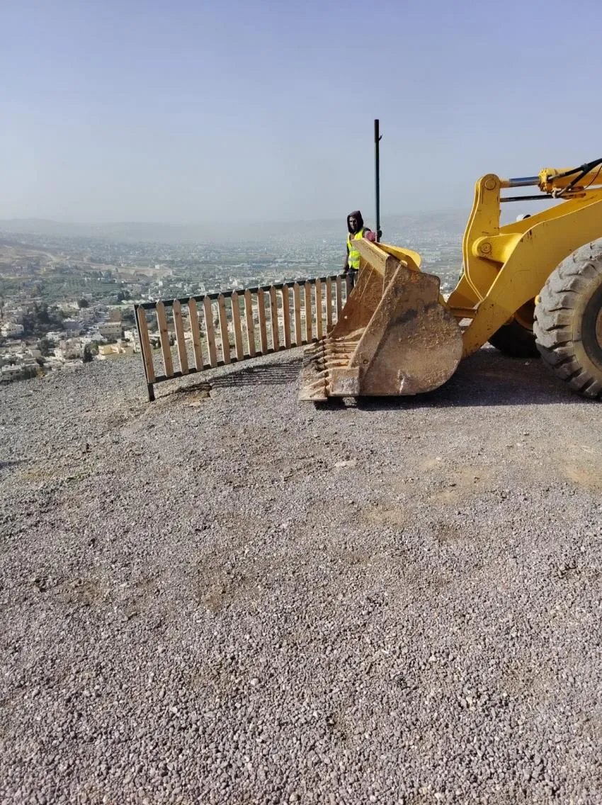 الحكومة تنفذ حملة لإزالة اكشاك شارع الأردن