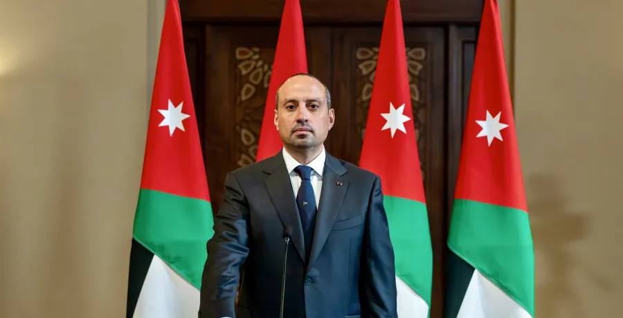 العين الحمراء للمخالفين.. الحكومة تفتح ملف المكافات غير القانونية وتعيينات الجامعات والعمالة الوافدة