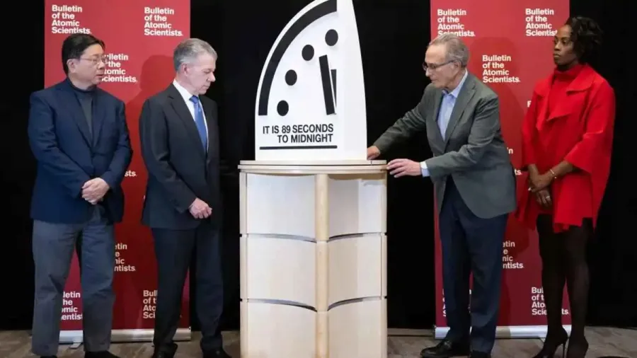 نهاية البشرية تقترب.. تحريك ساعة يوم القيامة إلى 85 ثانية