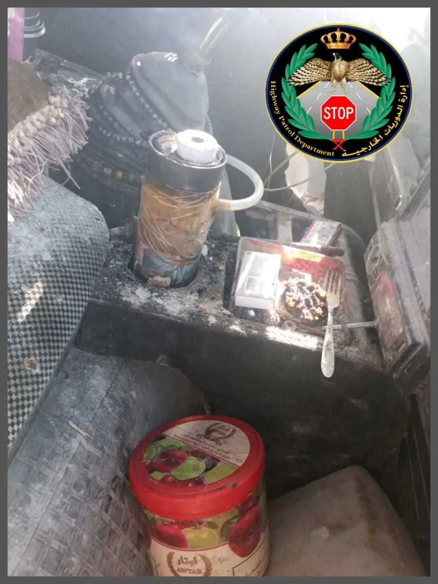 ضبط سائق يدخن الأرجيلة أثناء القيادة على طريق المطار