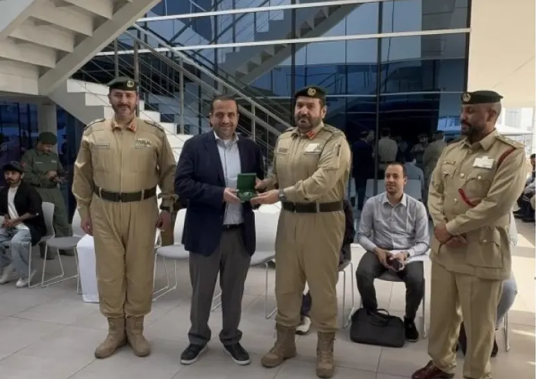 امانة "نشمي" تثير الاعجاب في الامارات.. كيف كافأت شرطة دبي الاردني القريوتي؟