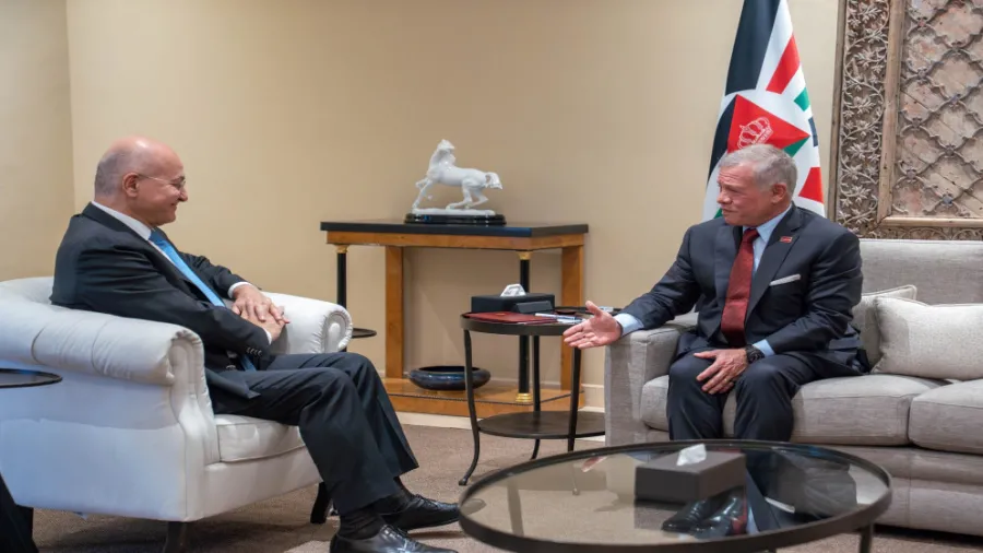 الملك وصالح يؤكدان أهمية تسهيل آليات العودة الآمنة والطوعية للاجئين السوريين