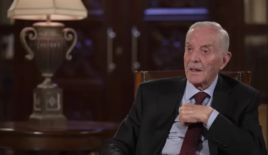 رئيس الوزراء الأسبق أحمد عبيدات في ذمة الله