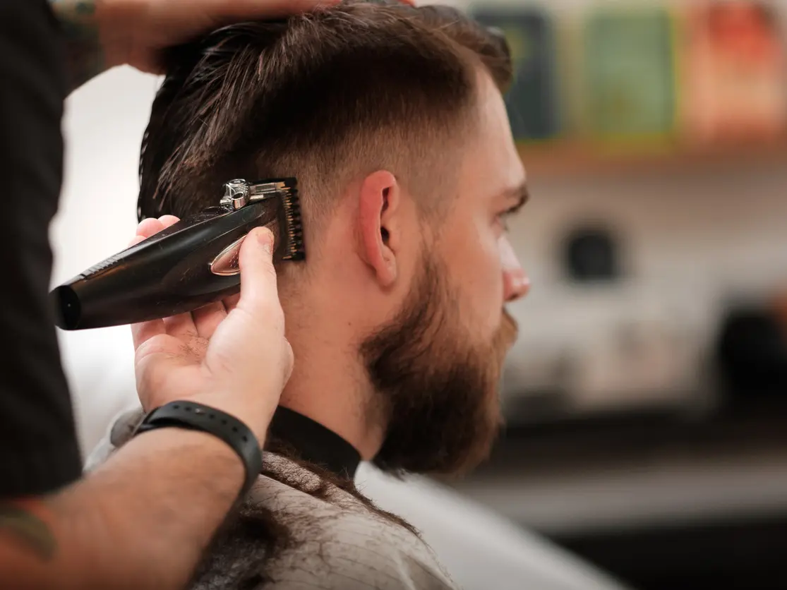 جريمة بحق حلّاق في الزرقاء.. والجاني ينال عقابه