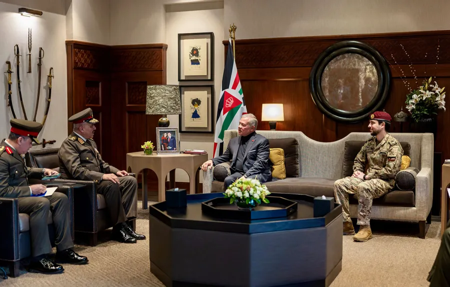  الملك يستقبل رئيس أركان القوات المسلحة المصرية