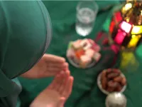 حكم طهارة المرأة بعد الفجر في رمضان بالأردن: هل تمسك وما هو قرار دائرة الافتاء؟