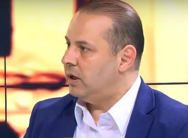 مجلس الوزراء يقرر انهاء خدمات الدكتور جمال عبد الرزاق من وزارة الاشغال والاسكان