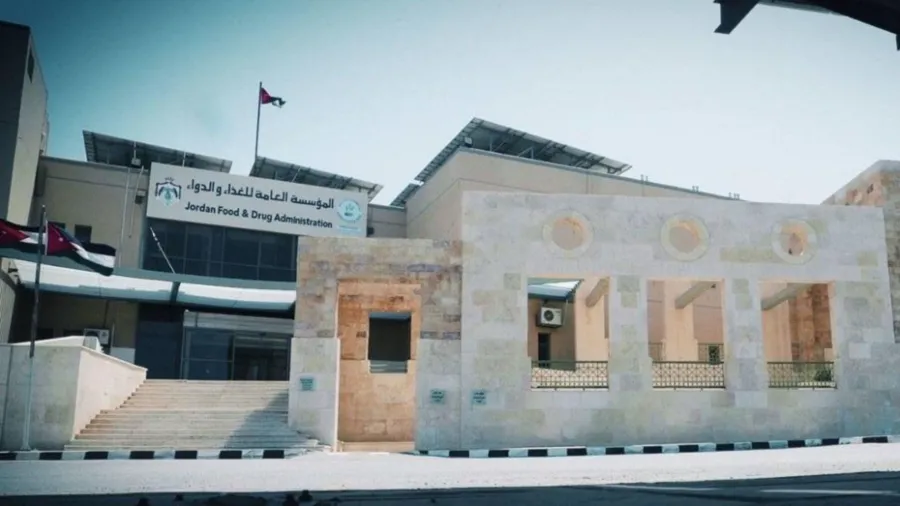 "زنجر وهامبرغر" خلف اسوار المدارس.. كيف اوقعت الغذاء والدواء بمقاصف خاصة خالفت الضمير والقانون؟