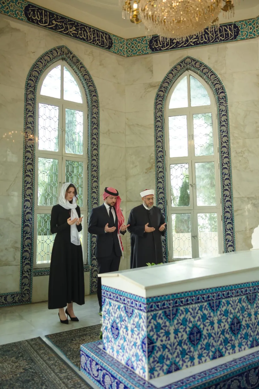 نائب الملك يزور ضريح المغفور له الملك الحسين