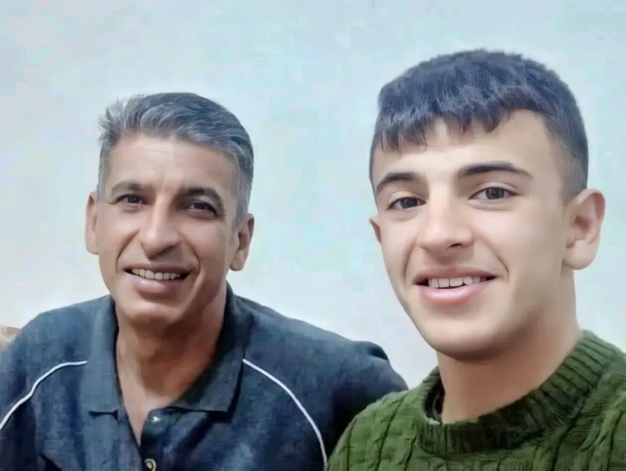 أبكى الجميع ثم ابتسم.. مشهد إنساني غير مسبوق في عزاء بالرمثا