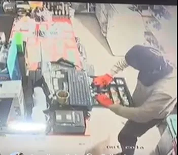 بالفيديو.. تحذير من عصابة سرقة محترفة في عمان