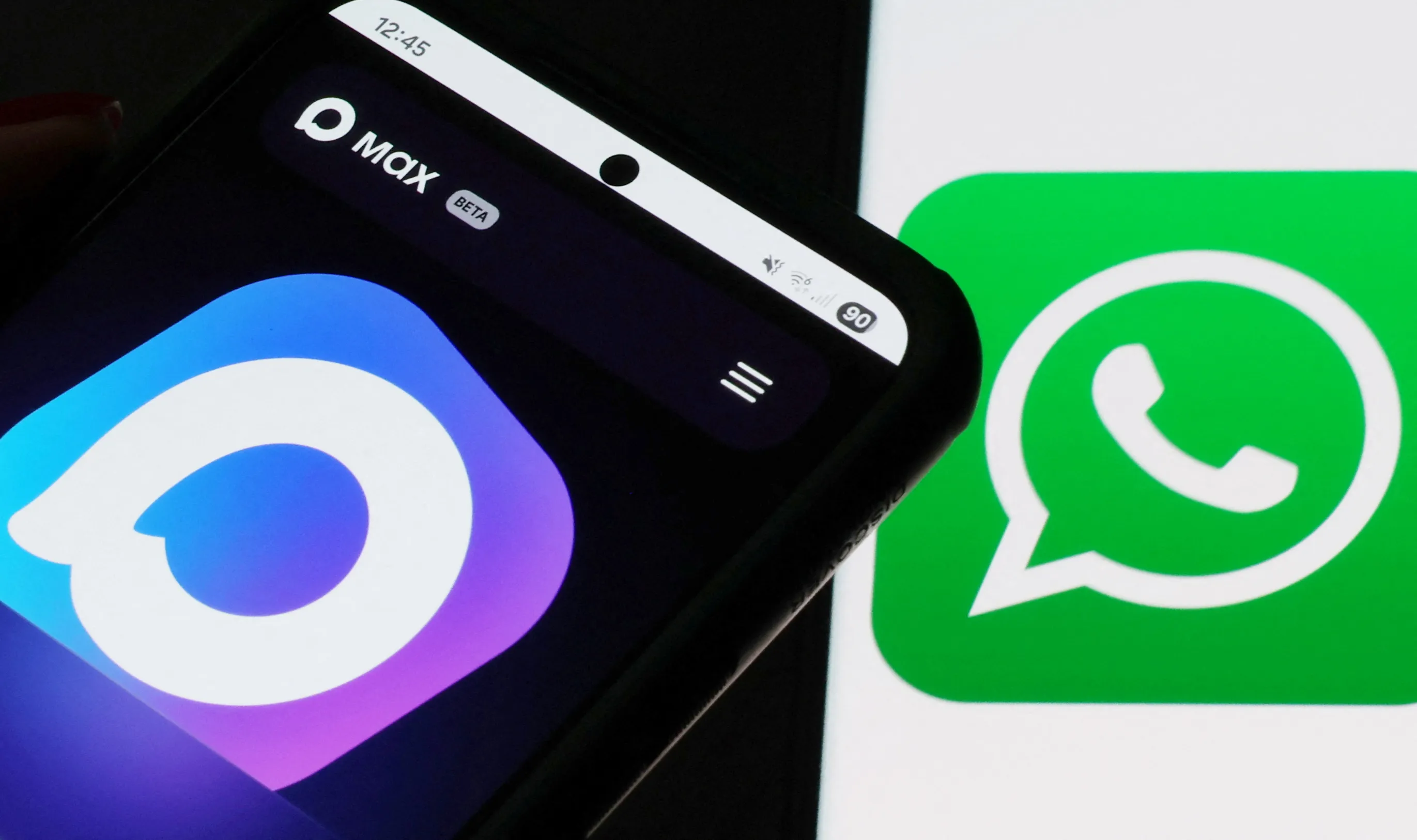 الكرملين يحظر واتساب في روسيا والترويج لمنصة ماكس