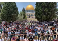 65 الفا يؤدون صلاة الجمعة في المسجد الاقصى المبارك وسط تضييقات مشددة