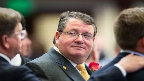 الكلاب ام المسلمون؟".. تصريح صادم لنائب امريكي يشعل نار الغضب العالمي