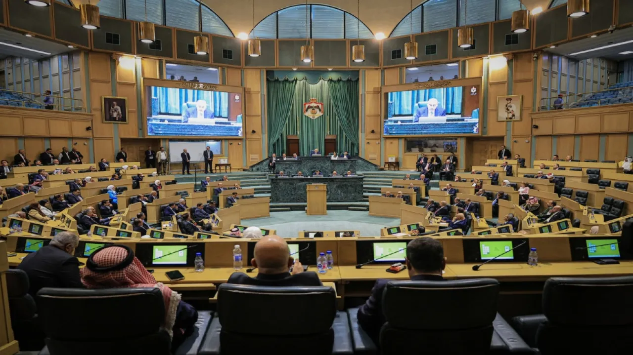 تحرك نيابي واسع بشأن مخالفات السير في الأردن