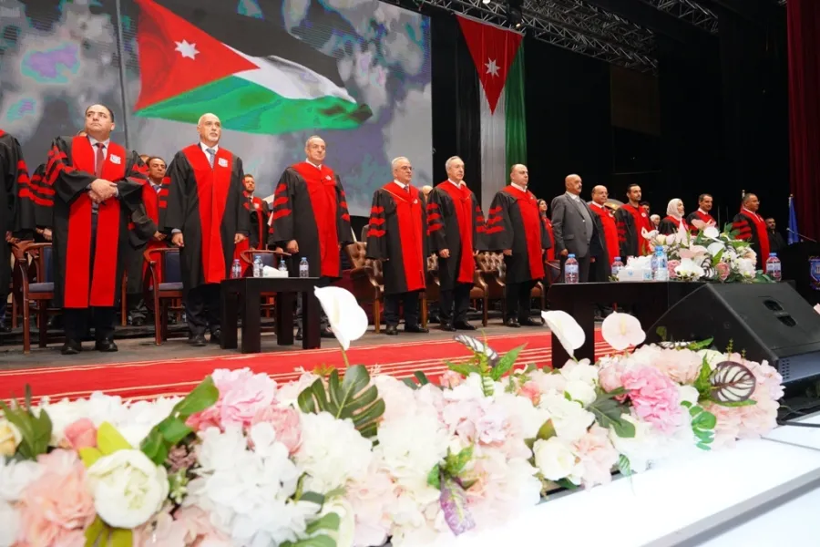 بالصور ... دولة الكباريتي  يرعى اليوم الأول لإحتفال عمان الأهلية بتخريج طلبتها للفصل الأول من الفوج 33 