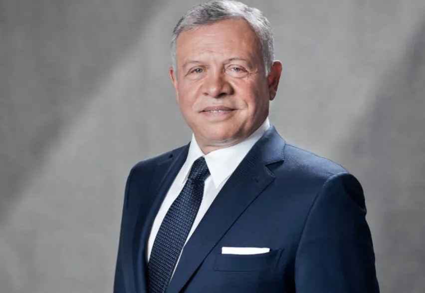 الملك يهنئ الأمتين العربية والإسلامية بحلول شهر رمضان