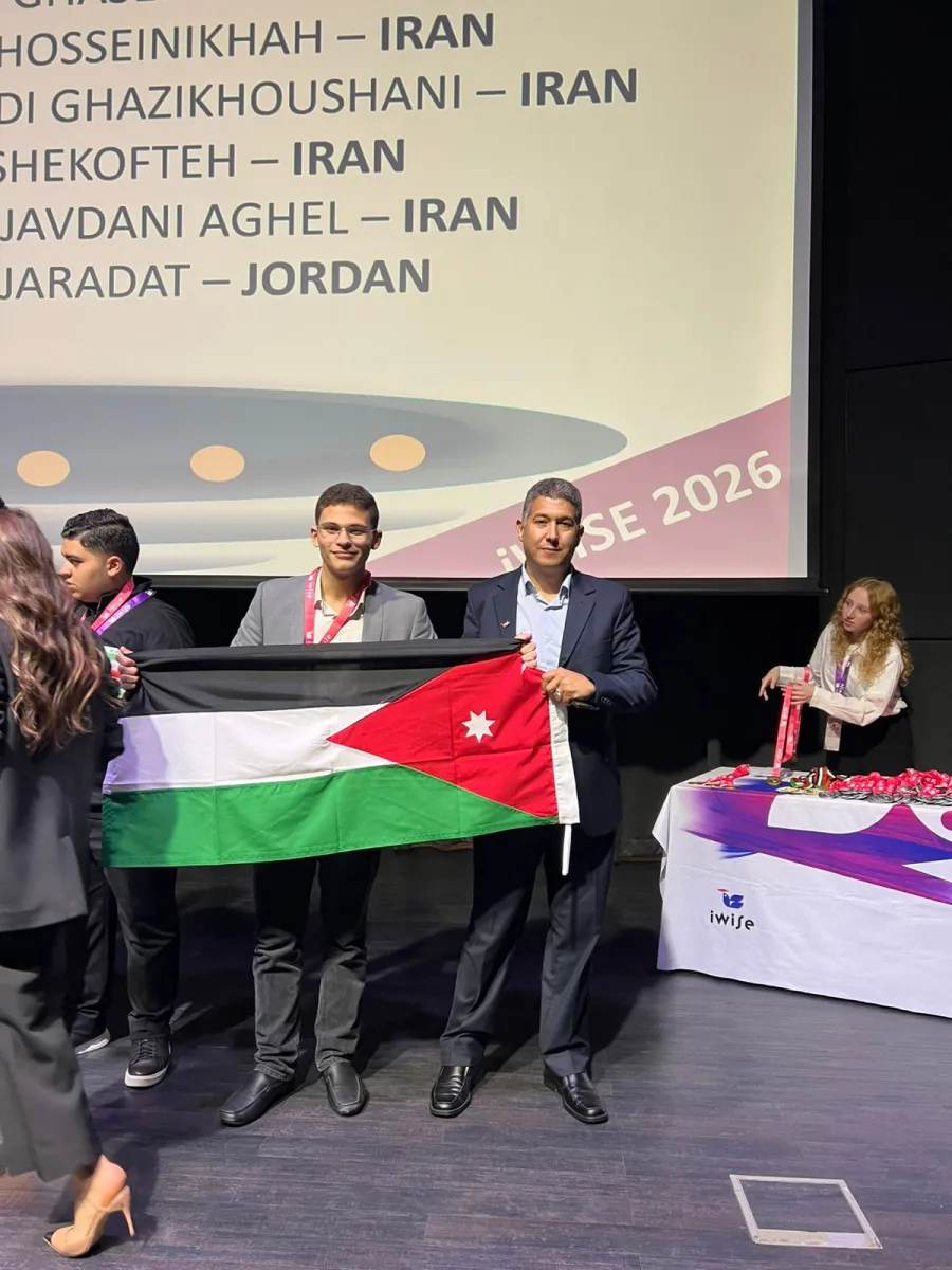 الأردني علي جرادات الاول على العالم في iwise دبي