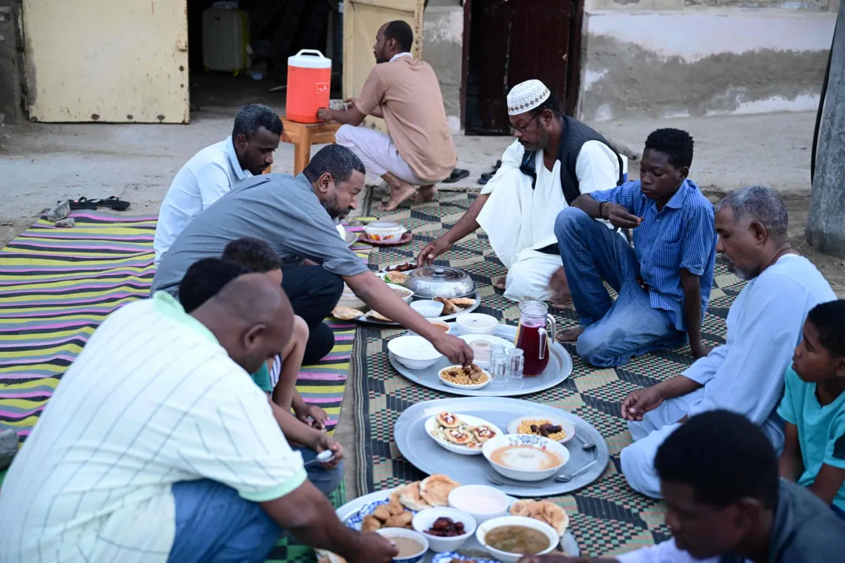 رمضان يجمع الخرطوم: الافطارات الجماعية تعود رغم التحديات