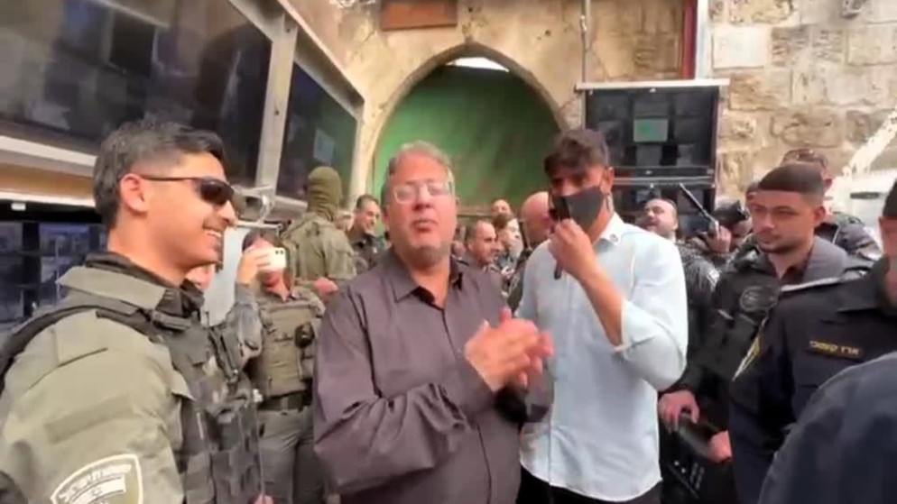 بن غفير يقتحم باحات الاقصى وسط تصعيد بالقدس