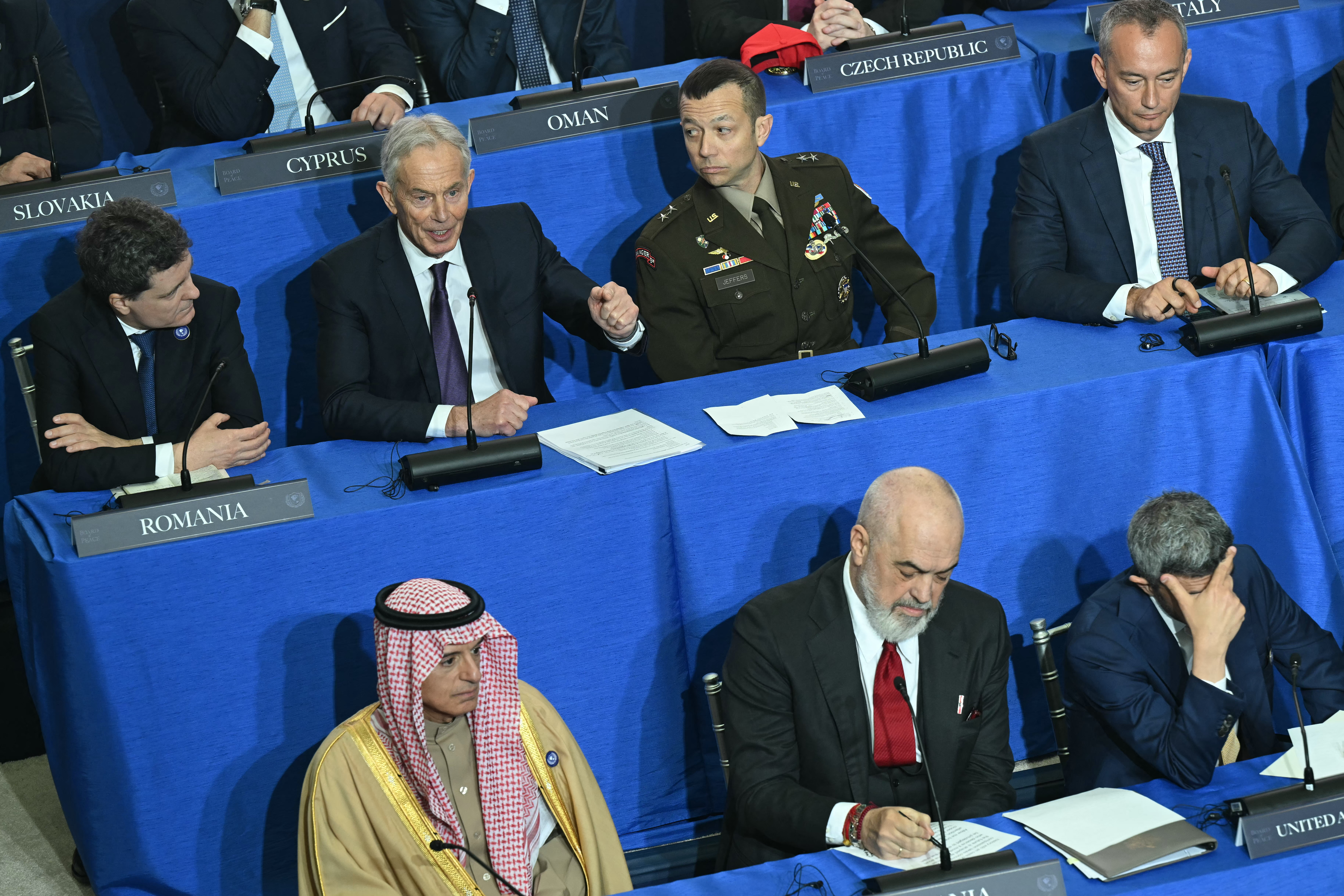 بلير يكشف: اشراف اسرائيلي على شرطة غزة وخطة لنزع سلاح المقاومة