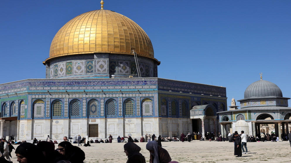 80 الف مصل يؤدون صلاة الجمعة الاولى في الاقصى رغم القيود