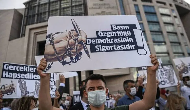 تركيا تعتقل صحافيا بتهمة اهانة اردوغان وسط انتقادات اوروبية