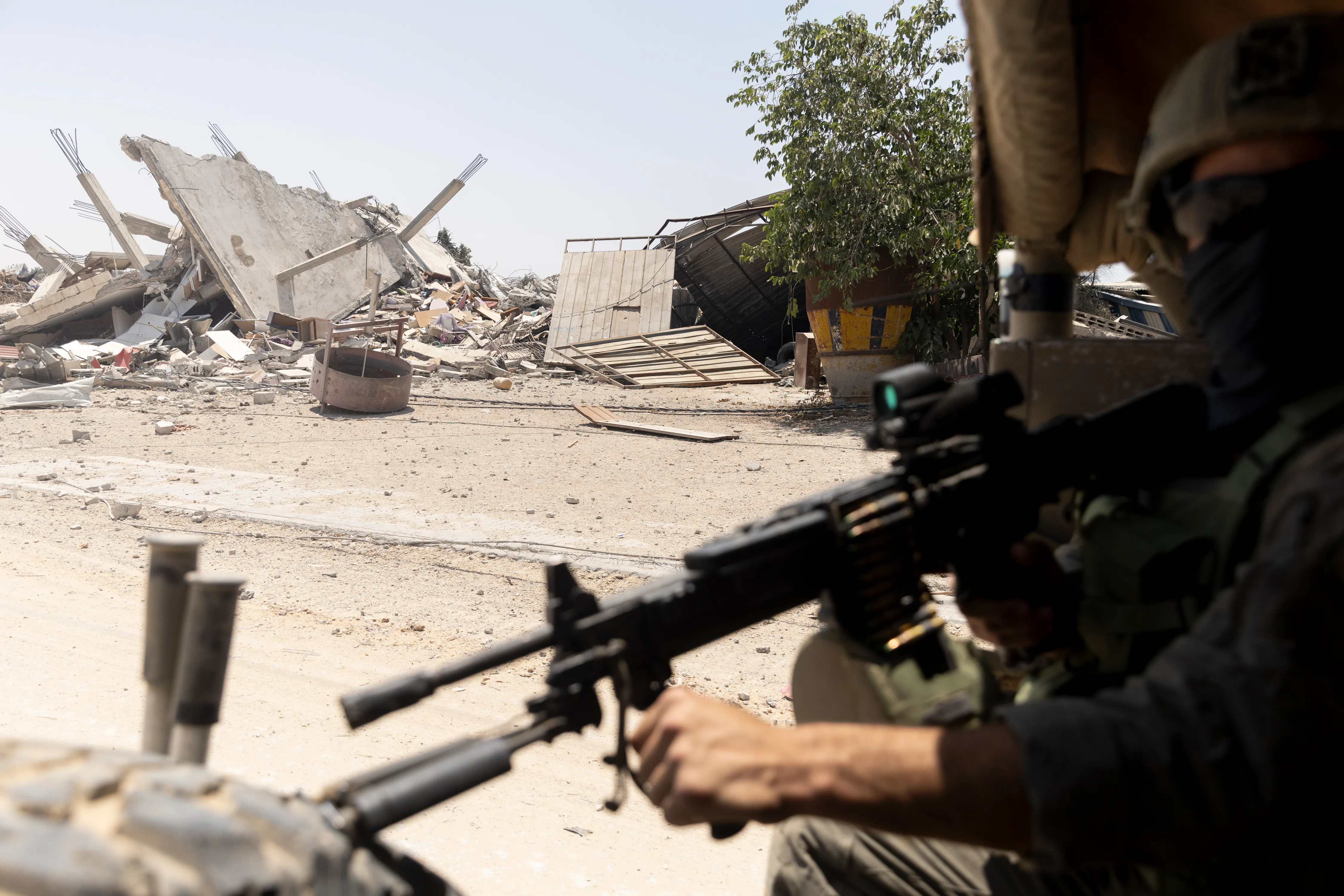 جرائم حرب في غزة: جنود الاحتلال الإسرائيلي يتباهون بانتهاكاتهم