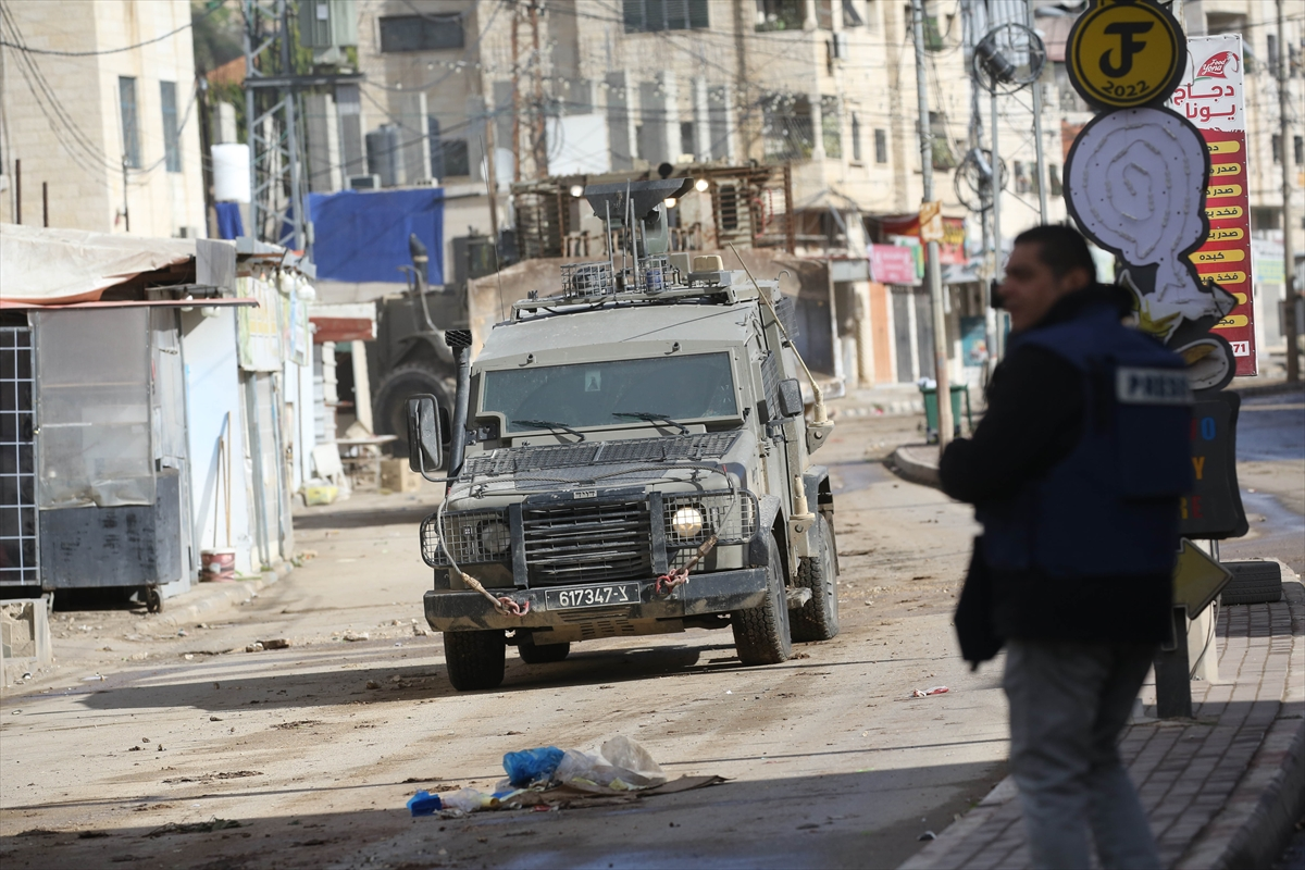 تصاعد التوتر في الضفة: اقتحامات واعتقالات واعتداءات مستوطنين