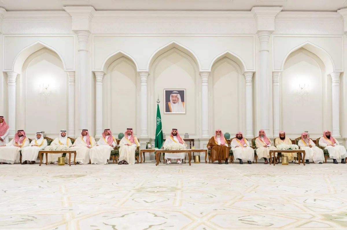 محمد بن سلمان يستقبل المهنئين بشهر رمضان في المدينة المنورة