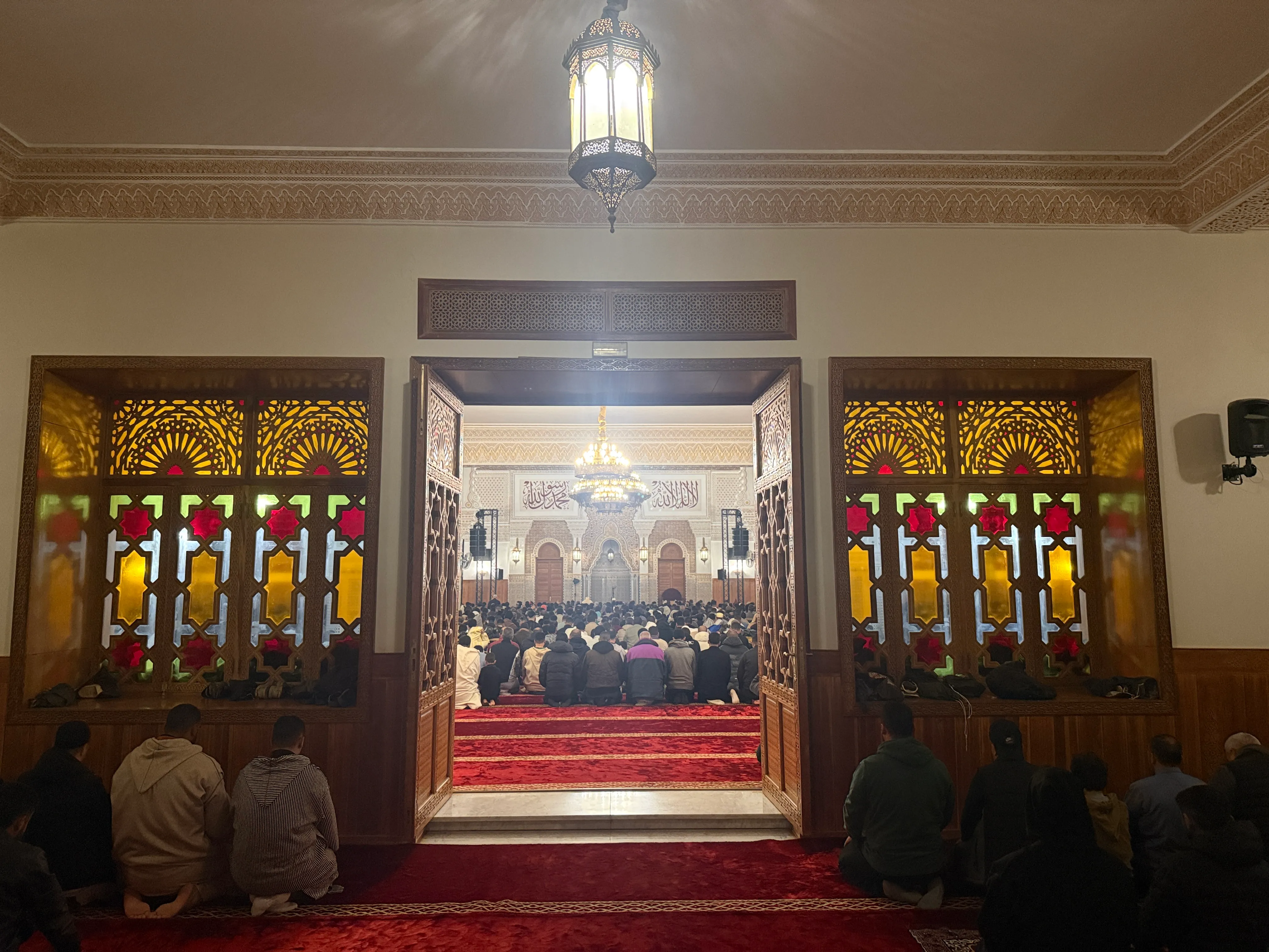 أصوات مغربية تضيء ليالي رمضان: تعرف على أئمة التراويح والتهجد