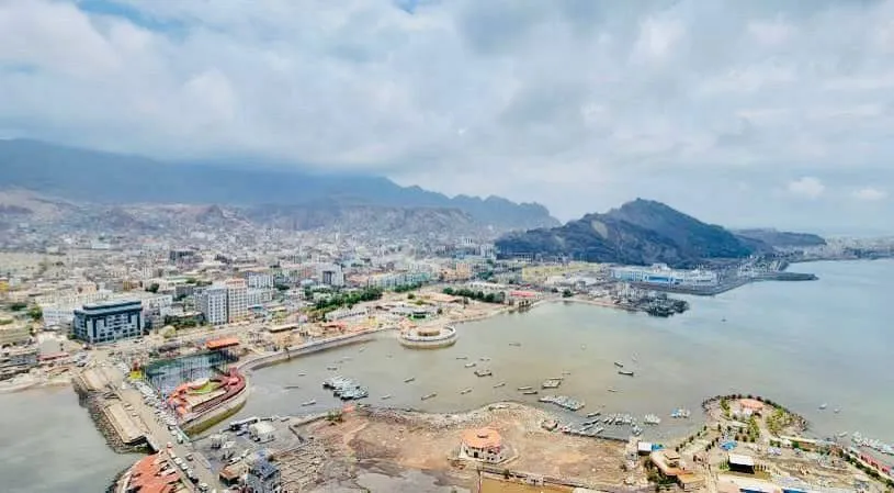 عدن تشهد تحركات امنية وخدمية لتعزيز الاستقرار