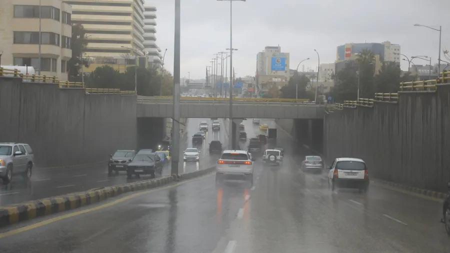 طقس الأردن: انخفاض درجات الحرارة وعودة الأجواء الباردة وأمطار متوقعة حتى الثلاثاء